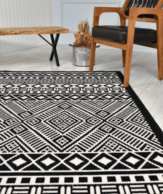 DIAMOND WOOL RUG – BLACK